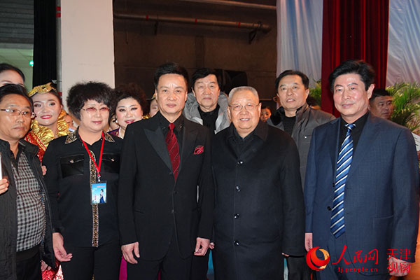 »¬±øÀ´¿´ÍûÁõ±¦Æ¼¹«ÒæÑݳª»áÑÝÖ°ÈËÔ±£¨¹¢²ý»³É㣩1